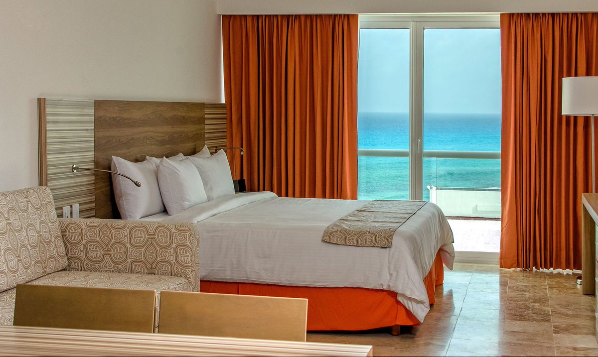KRYSTALHOTELS's tweet photo. Nuestra habitación #FamilyStudio es ideal para despertar con el sonido de las olas de #KrystalCancún. https://t.co/njHqLYyvZ2