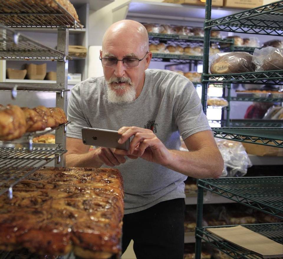 Like and share: How Knaus Berry Farm used social media to spread sticky bun love 🍩🐷🍦 miamiherald.com/entertainment/…