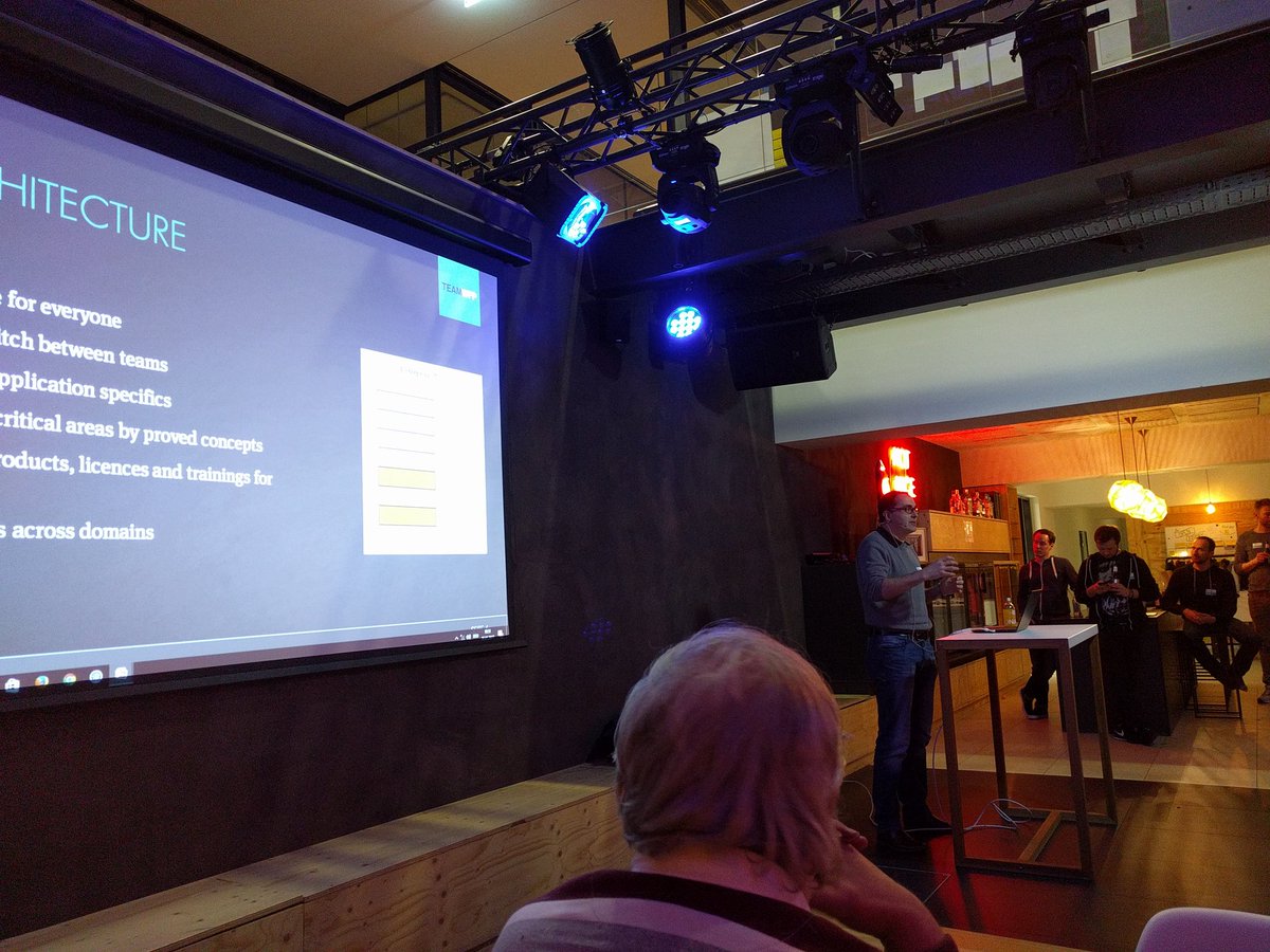 gdgduesseldorf's tweet image. #GDGDUS - our first monthly meetup 2017 - now, Gernot Schulmeister talking and comparing Micro- and Macroarchitecture.