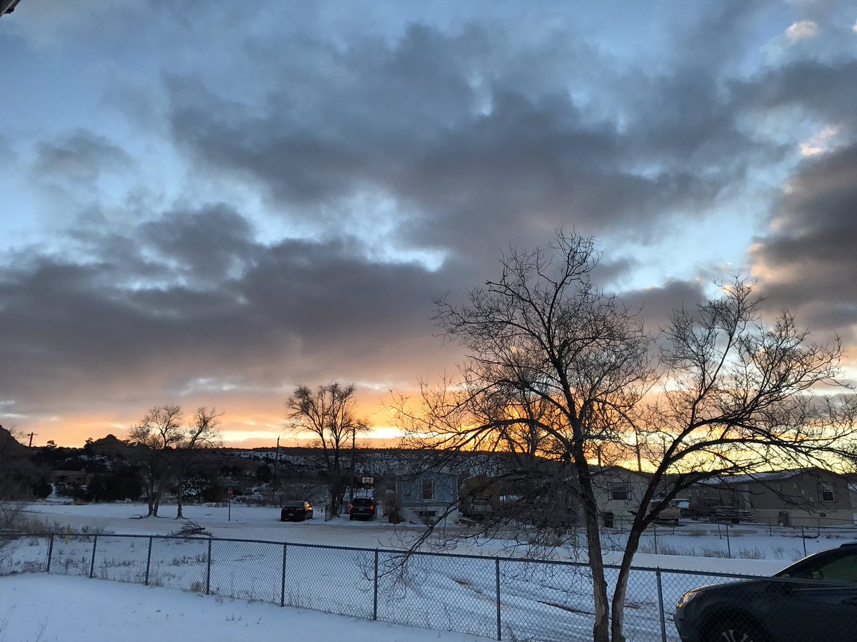 cedarsagelove's tweet photo. Morning dawn always makes the spirit feel good about the day to come. 🙏 #GoodVibes #NewDay #Happy #SoulGiving https://t.co/moI1g9igkG
