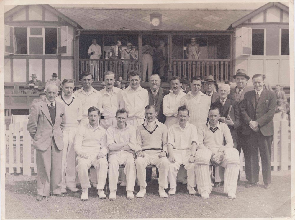 StAnnesCC's tweet photo. #ThrowbackThursday #Cricket St Annes CC pavilion and the 1st XI in the 1950s. Check those collars out! #Brylcreem #Trilbys #Deckchairs https://t.co/JsHMIQOrk6