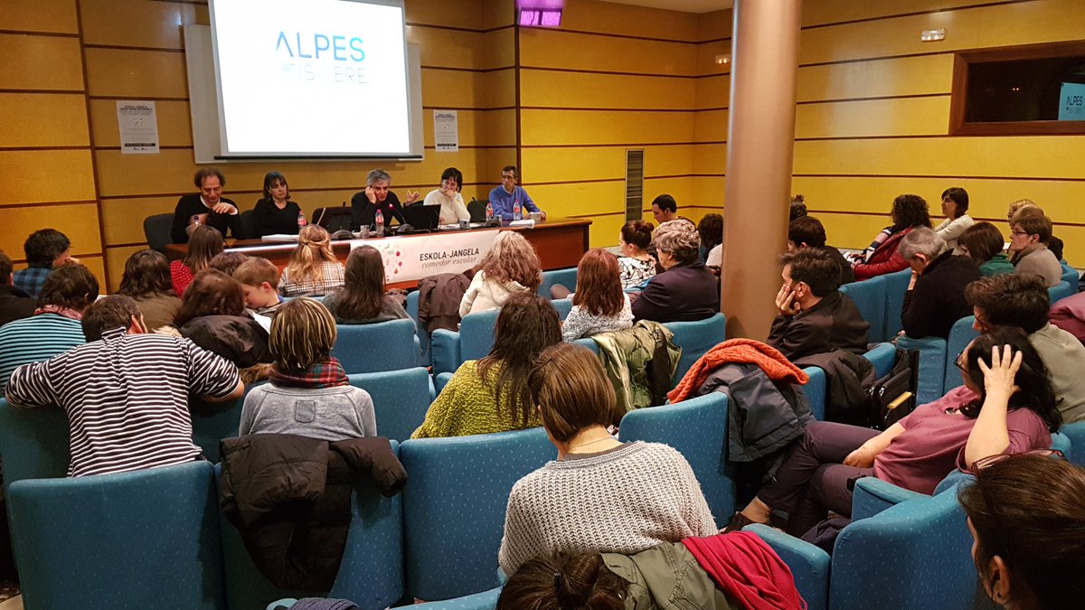 .<a href="/GurePlatera/">Gure Platera</a> <a href="/ArroyabeEva/">Eva L.Arroyabe</a> <a href="/ilazarobaster/">Iñaki Lazarobaster</a> <a href="/ehbildu_legebil/">EH Bildu Legebiltzarra</a> <a href="/labirakaskuntza/">LAB Irakaskuntza</a> @steilas_ <a href="/EHIGE1/">EHIGE</a> Bukatu da <a href="/GurePlatera/">Gure Platera</a>-ren mahai ingurua.
Esperientzia egingarriak eta eredugarriak eraldaketarako!