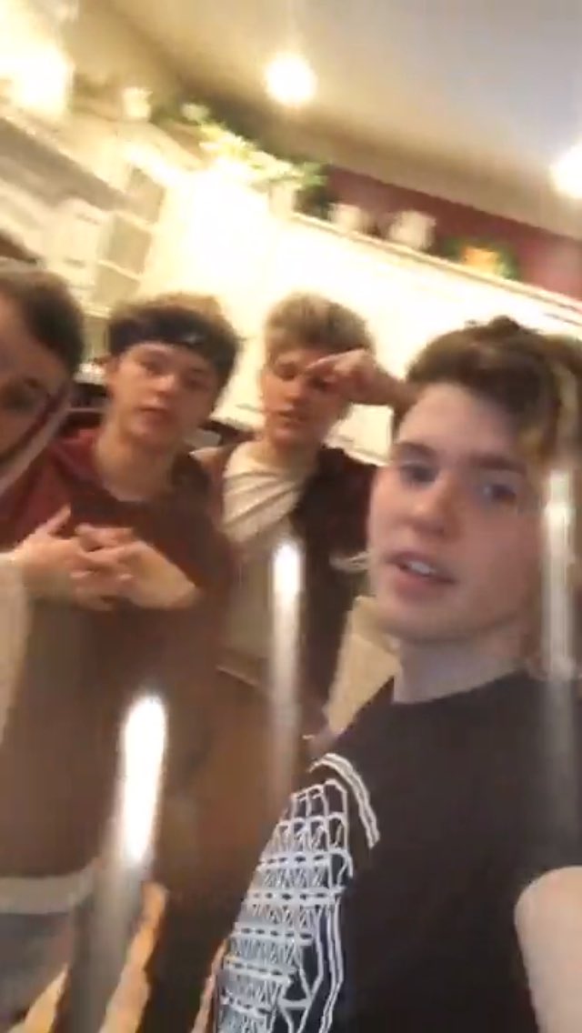 moonyslight_'s tweet photo. the tide es lo mejor que me ha pasado en la puta vidaaaa #TideLive @TheTide https://t.co/fK1KfOyklt