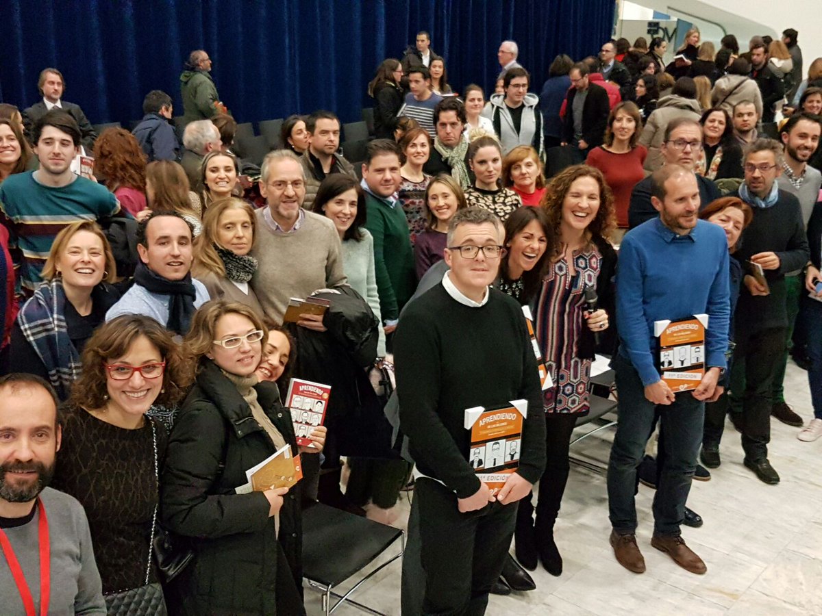 OviedoEmprende's tweet photo. Un gran evento con "Aprendiendo con los mejores" en el escenario. #MuchoTalento #AlcaideOVD  Todo un éxito. Muchas gracias!!! https://t.co/vQIbjJdcam