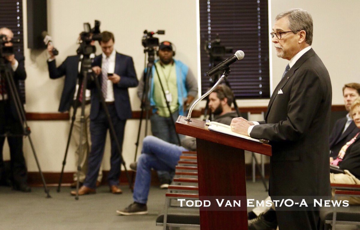 fototodd's tweet photo. Eric Johnson of the Southeast Law Institute gives his opinion of the States' current gaming laws. @oanow @JimWLittle #algaming https://t.co/cF7ew4fRAg
