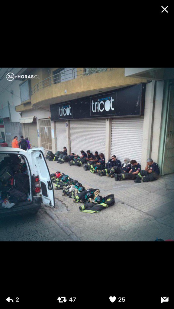mvacarezza's tweet photo. Sin duda la foto del día #FuerzaChile https://t.co/oqULy3nNPi