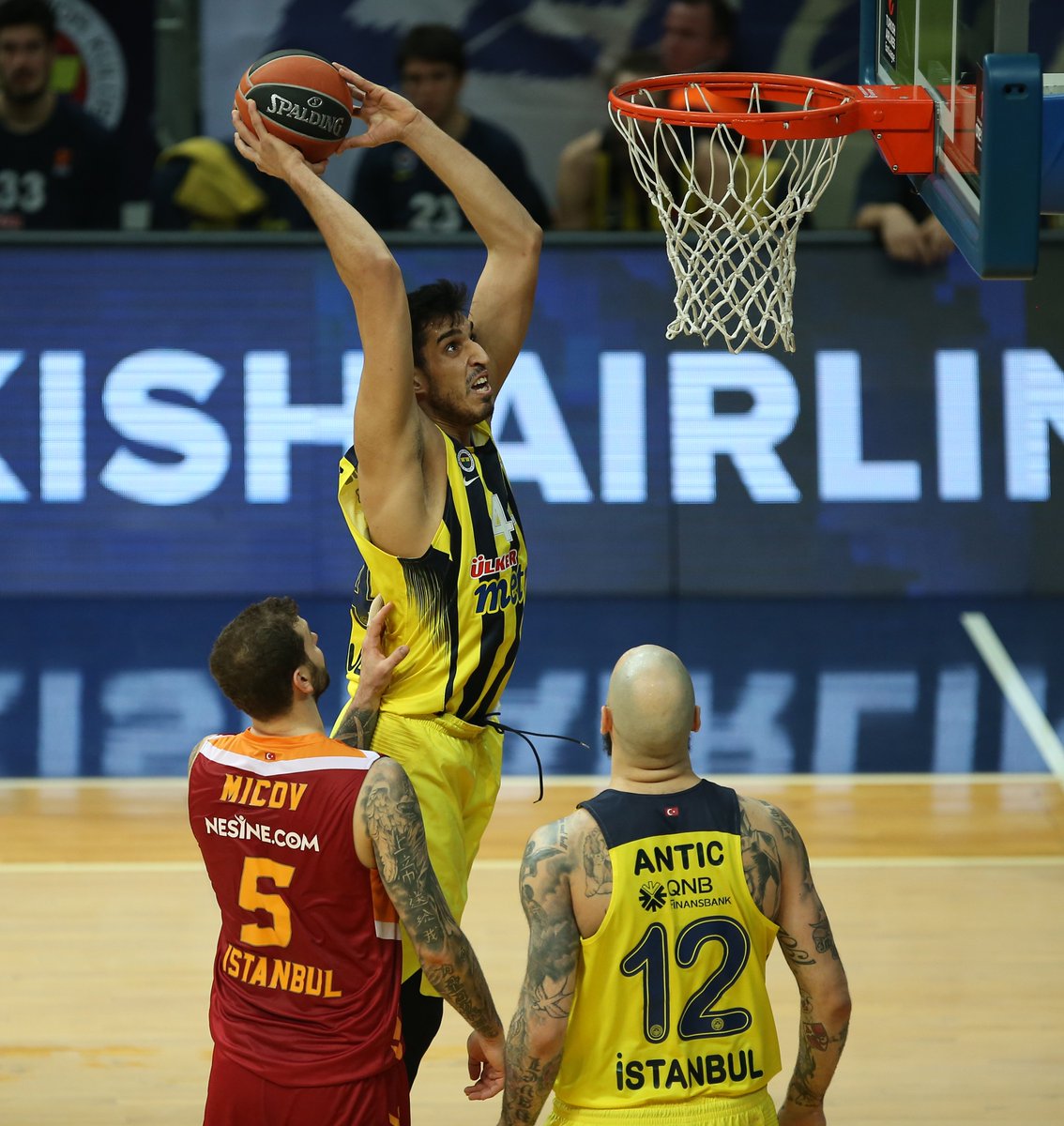 Fenerbahce's tweet photo. Mücadeleden Kareler! #FNBGSO https://t.co/Z7MEz1J3me