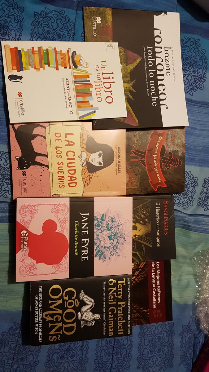 NekoKain's tweet photo. En este #JuevesDeLibros les presumo mi botín de la reciente #FeriaInternacionaldelLibro #FIL2016 https://t.co/yextoJEJWA