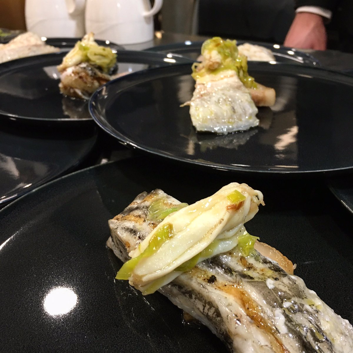 CalArpa's tweet photo. Turbot a la brasa amb espardenyes (cast) rodaballo a la partilla con cohombro de mar #llongos #espardenyes #calarpa #PlaEstany https://t.co/7T3BNOfoXl
