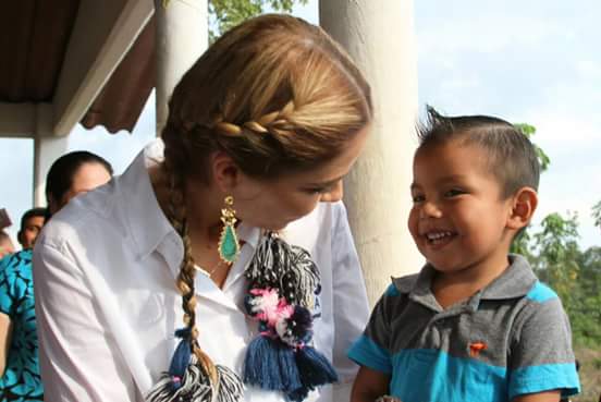 Cony_Mendoza1's tweet photo. @IvetteMurat 100% Corazón #EnFamiliaSíPodemos! https://t.co/KhSG1tYfNR