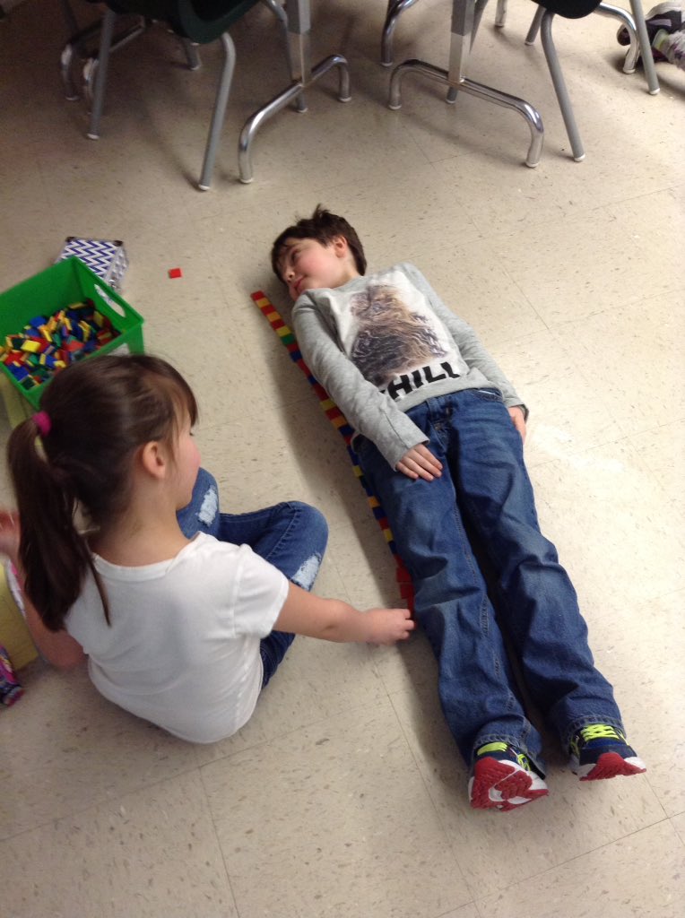 MrsBPineview's tweet photo. Estimate, measure, record! #measurement #nonstandardunits #comparingheight https://t.co/YpTB2spFei