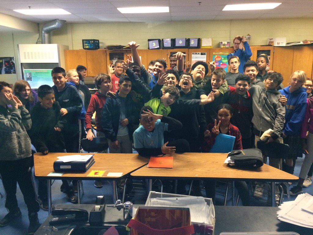 killn_mesmalls's tweet photo. Silly shot. Going to miss this class a lot. Off to photography for them @SSIMS_Science @SSIMSPrincipal https://t.co/kJF0xEWnTU