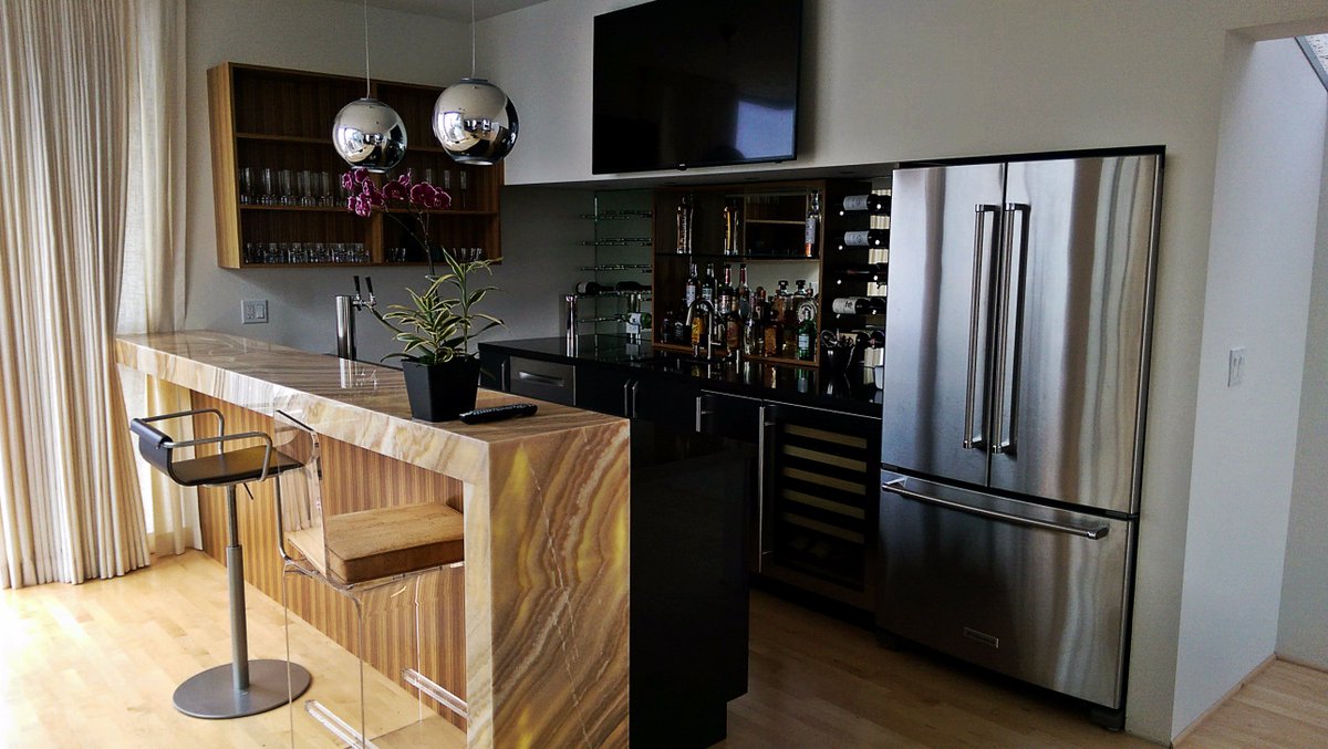BR_Kitchen_Bath's tweet photo. This kitchen in Manhattan Beach was installed with a lovely translucent Quartzite countertop and zebrawood panels. #slablite #kitchendesign https://t.co/5ky3AunWXy