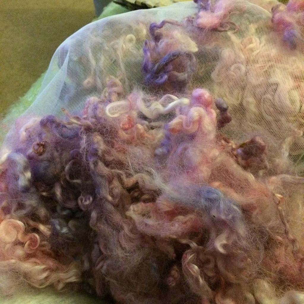 thefibrefinery's tweet photo. A little bit of lock spinning I think 😀 #lockspinning #spinnersofinstagram #igspinners #ar… https://t.co/cDxY15Vkmm https://t.co/8SqgiY1gUH