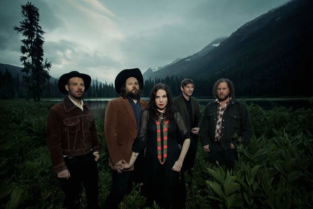 Hang with <a href="/eveningbellband/">Evening Bell</a>'s Caitlin Sherman &amp; digital editor @ellidruff at a <a href="/DwightYoakam/">Dwight Yoakam</a> show: bit.ly/2jVFXlZ <a href="/sunsetballard/">The Sunset</a>