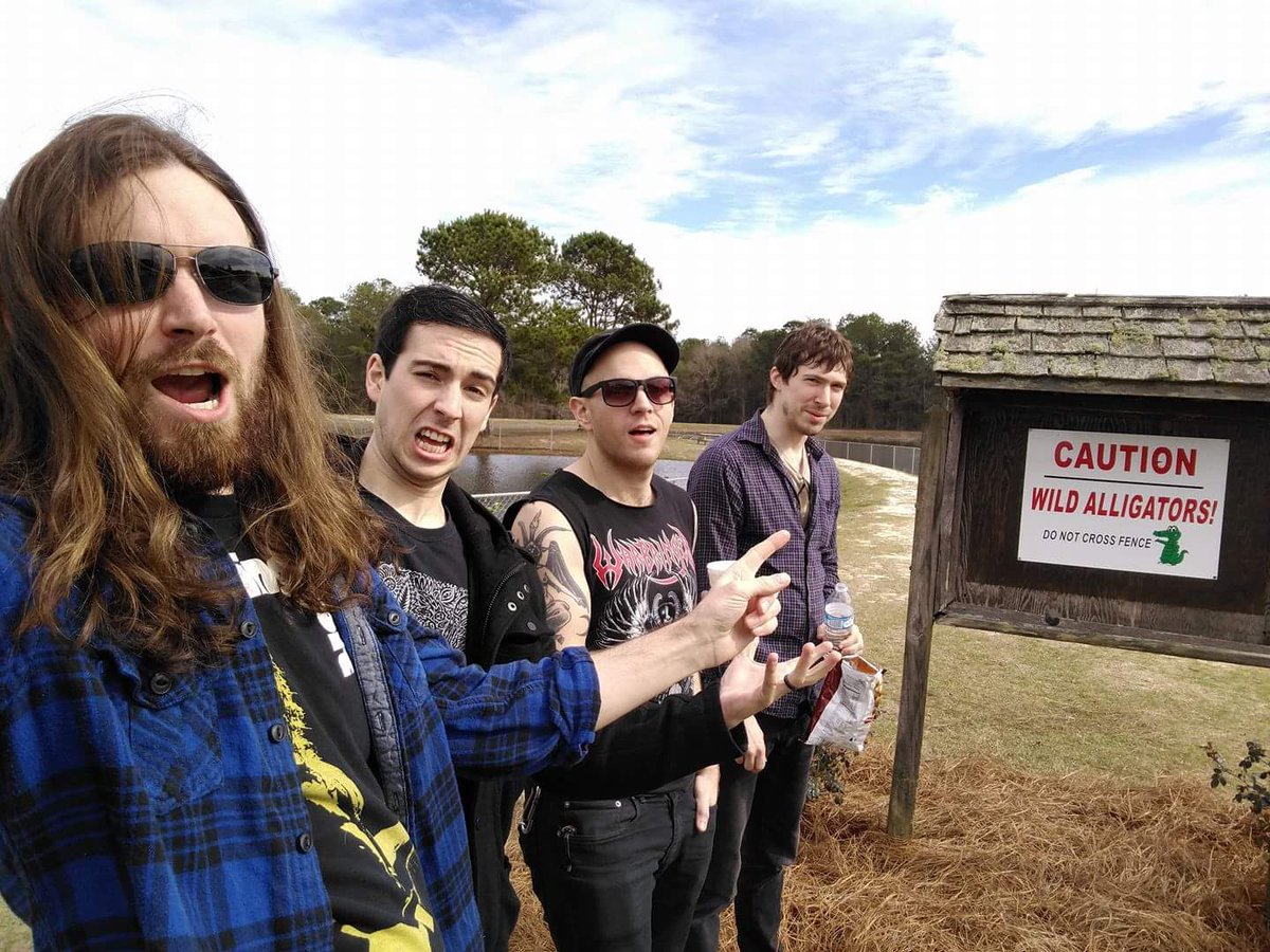 SuppressiveF's tweet image. Gators and palm trees man, we doin' it. Panama City tonight!