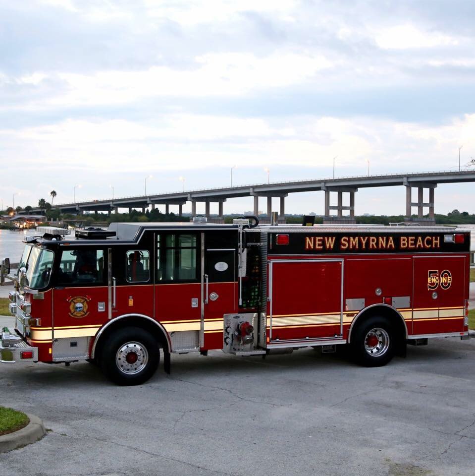 NSBFire's tweet photo. Engine 50 at the old Brannon Center. #NSBfire #newsmyrnabeach https://t.co/r05vDMjfGx