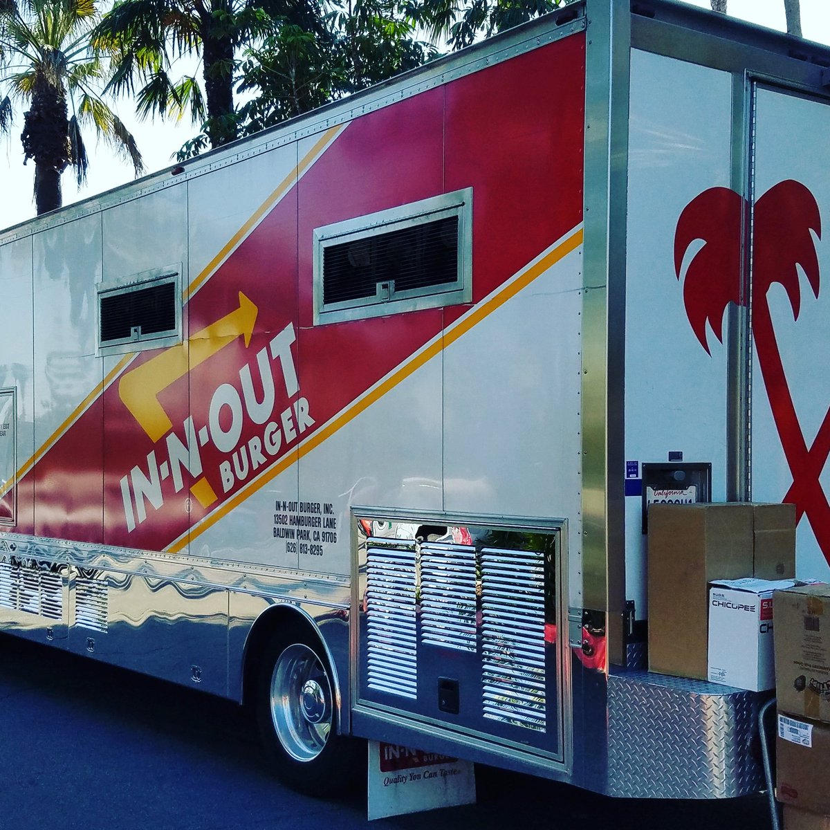 KRCPower's tweet image. Final day of the SEMA MPMC Media Trade Conference. Cool they are treating us to some IN-N-OUT. #KRCPower #engineeredperformance #crateengine