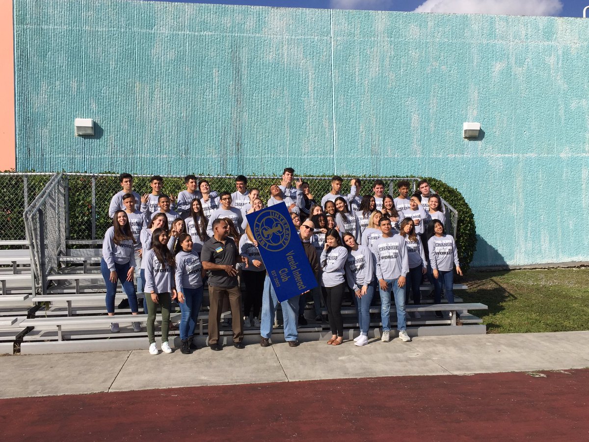 VarelaINTERACT's tweet image. club photos!