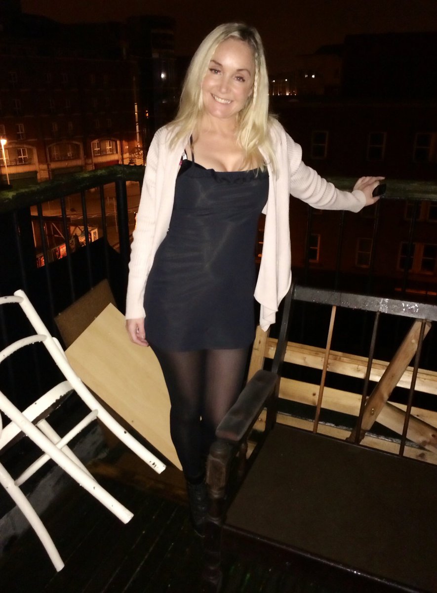 ClaireMcKevitt_'s tweet photo. It's TightsNightMrGrey You'll findmeUpontheRoof😘🔥R I'm I waiting onSuperman☄️💥 #Clairedelune #OnVisit #Dublin #Lovelifeandlifewillloveyou 💫✨ https://t.co/69BrRzipwz