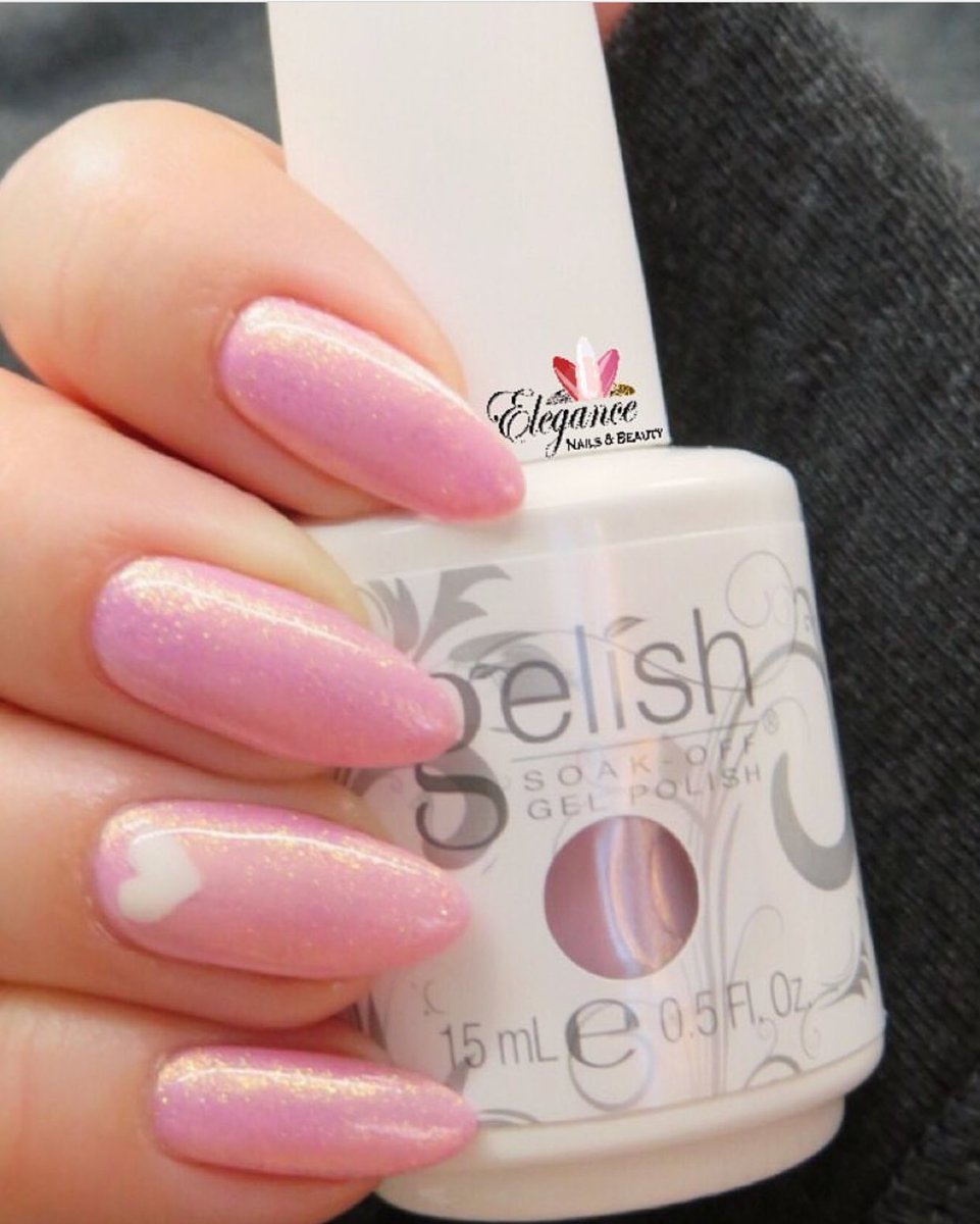 Valentines Day Inspiration 💗 
#throwback #nailartinspiration #gelpolish #naturalnails #magpiepigment 
<a href="/Gelish/">fy</a> <a href="/magpie_beauty/">Magpie Glitter™</a>