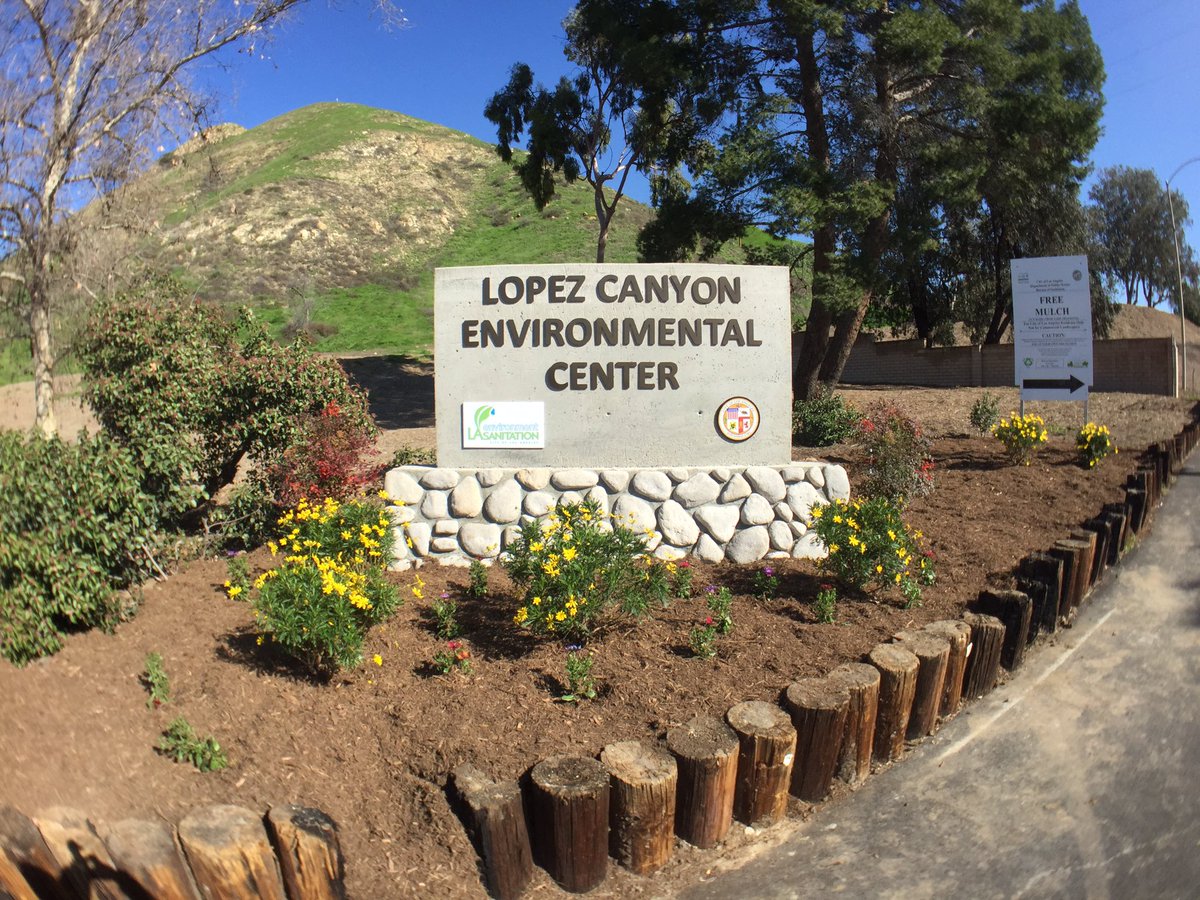 LACitySAN's tweet photo. It's a gorgeous day at Lopez Canyon. Welcome #Compost2017! We ❤️Demo Days! @USCompostingCou https://t.co/KiMUUvZpx5