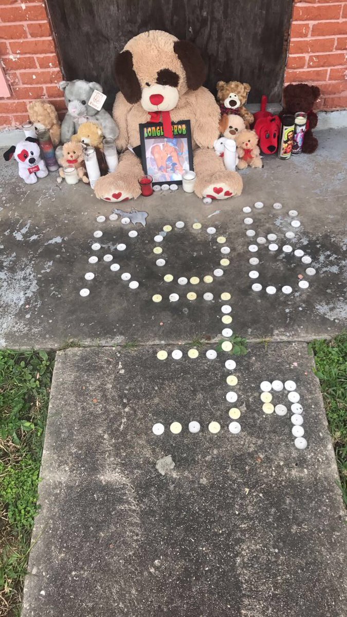 _Tater9's tweet photo. had to go pass on la bro👼🏽 and redo the kandles for my dude had to switxh it up #LongLiveRobb3💙 Real niggas dont fadeaway‼️💯 https://t.co/oVCuwci8X2