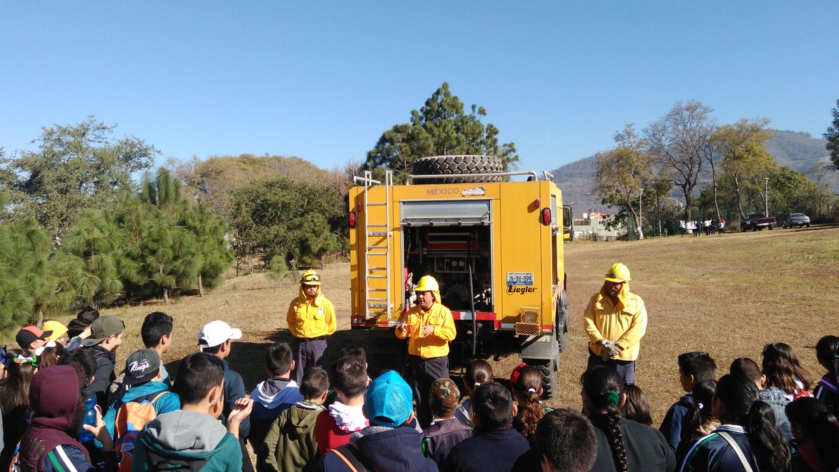 neorural's tweet photo. Los bomberos forestales de la @CONAFOR participando en conmemoración del Día Internacional de la #EducaciónAmbiental en #CEFOFOR https://t.co/S2KIFlZOzA