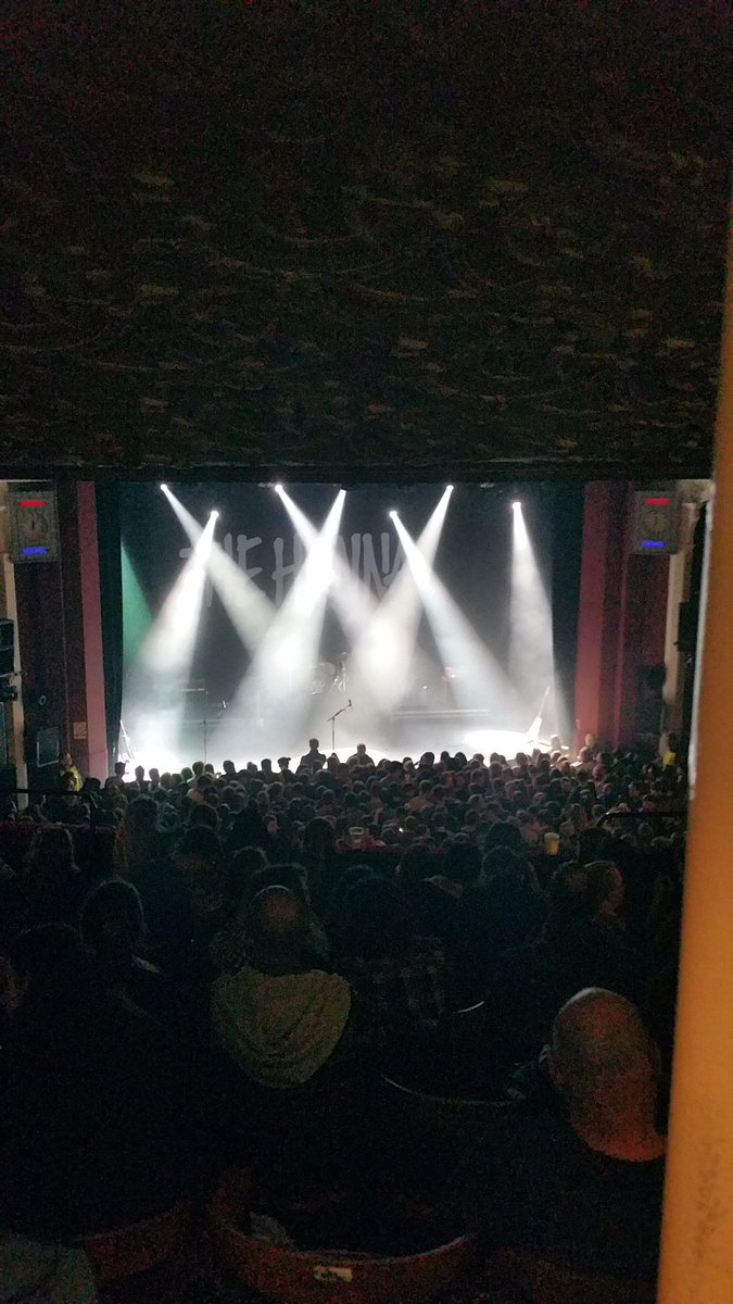 WibbleRL's tweet image. The stage is set for @THEHUNNABAND. Kill it boys.