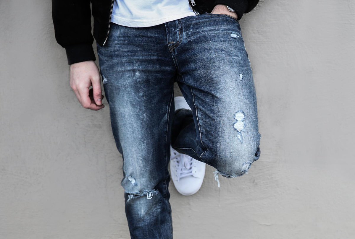 AEO's tweet photo. .@nathanielmanual shows you how to style the Extreme Flex Skinny Jean, now on the blog. #AEOSTYLE https://t.co/uKQ8i375mW https://t.co/mcaA2QNfmy