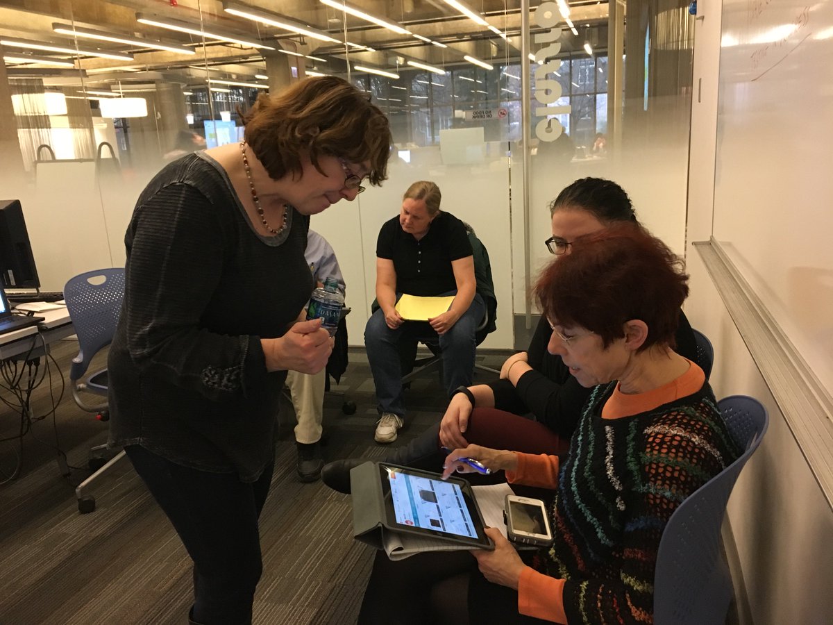 UICTLC's tweet photo. .@MartinaBode at TLC workshop introduces UIC colleagues to Show Me software as a tool to create multimedia for their classes #uiclearning https://t.co/dwTXIDB2hu
