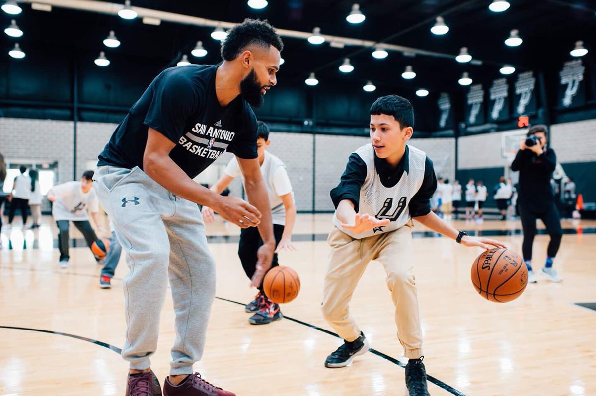 spurs_way's tweet photo. Happy Australia Day, Bala! Thanks for all you do to empower our youth. 🇦🇺 #powertoempower #happyaustraliaday https://t.co/enGSRz4k6i