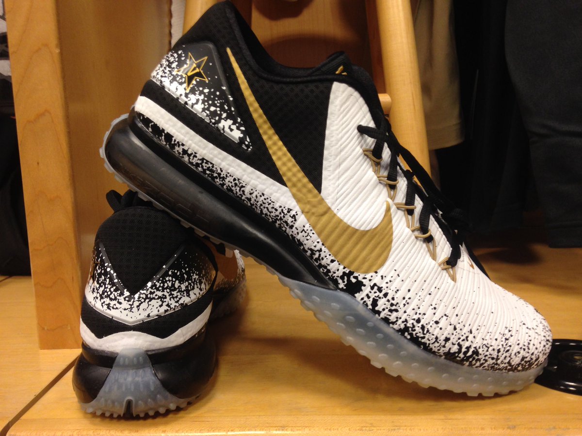 VandyBoys's tweet photo. Day before 1st practice = new @nikebaseball swag for the #VandyBoys. https://t.co/g450hxXiK5