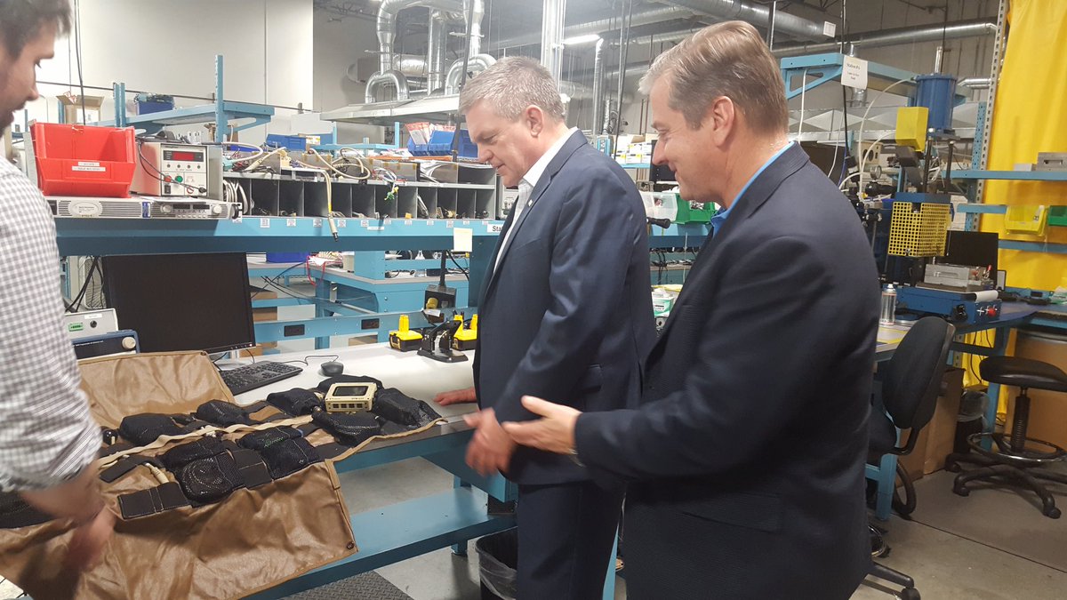 CGAlward's tweet photo. Thx @ProtonexPower of Canada's @BallardPwr. US/Can economies &amp; communities benefit from building things together. #partners #allies #friends https://t.co/ILuovo97AH