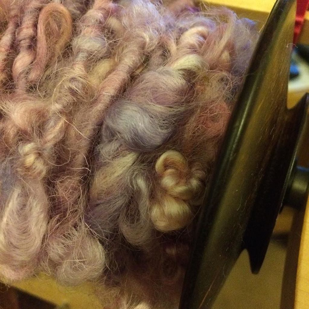 thefibrefinery's tweet photo. They are more pinky in daylight, but they've spun beautifully! #artyarn #lockspinning #fl… https://t.co/MZ0WnxaPPc https://t.co/8FIjWwSkWB