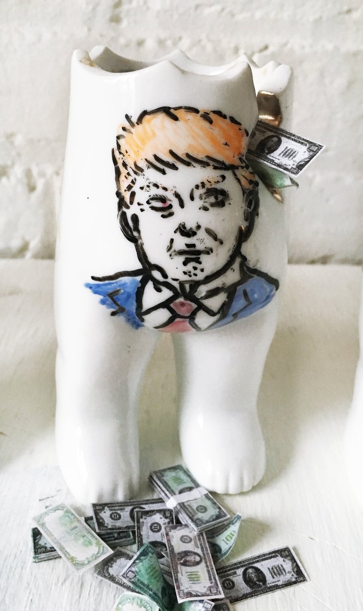 TheRealTushiez's tweet photo. Hasn't even been a week >>
https://t.co/lWxjPUtiVO

At least our a$$es knew it was comin 😥💸 #TheWallInMexico🖕🏾 https://t.co/nP4GvRJNpP