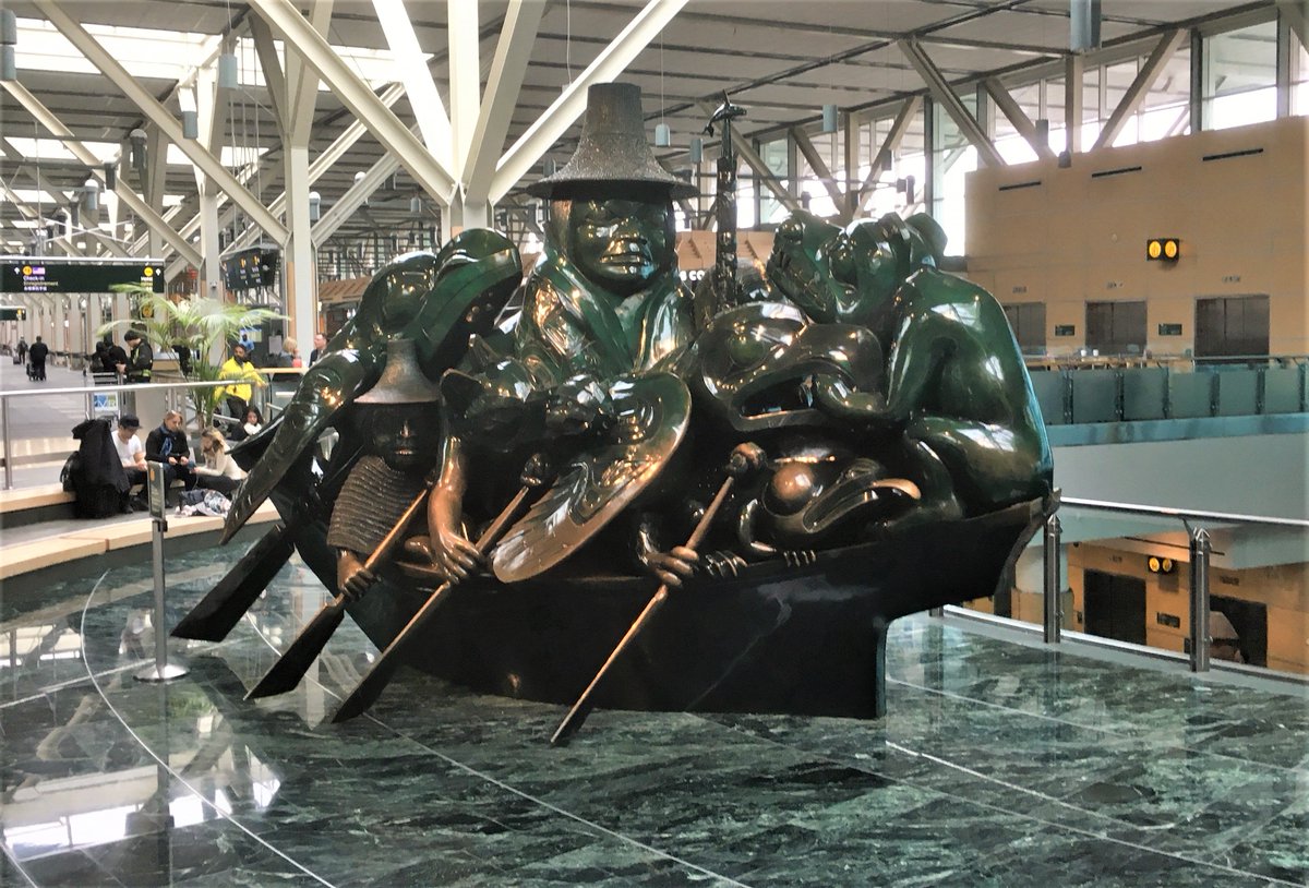 Duch Haida Gwaii - rzeźba Billa Reida na lotnisku YVR
sienkiewiczkarol.org/2017/01/25/duc…