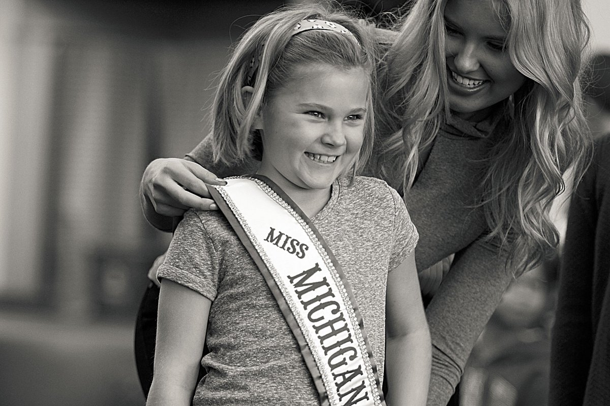 NCSD's tweet image. DAY 89: Miss Michigan Collegiate America @GovernorIris inspired third graders @NoviParkview while making this young learner's week. #NCSD180