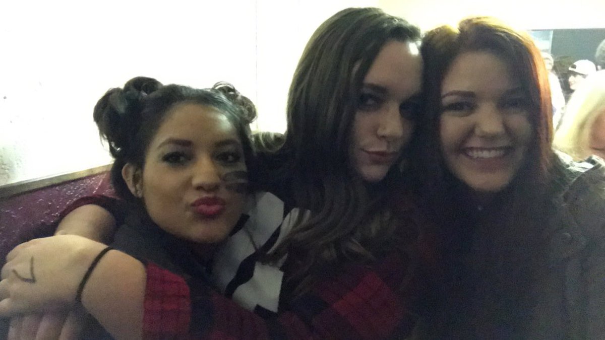 AmandaLangfordd's tweet photo. Happy 22nd Birthday babes😘#badqualitypic #highqualityfriends https://t.co/P5DmhpE1jR