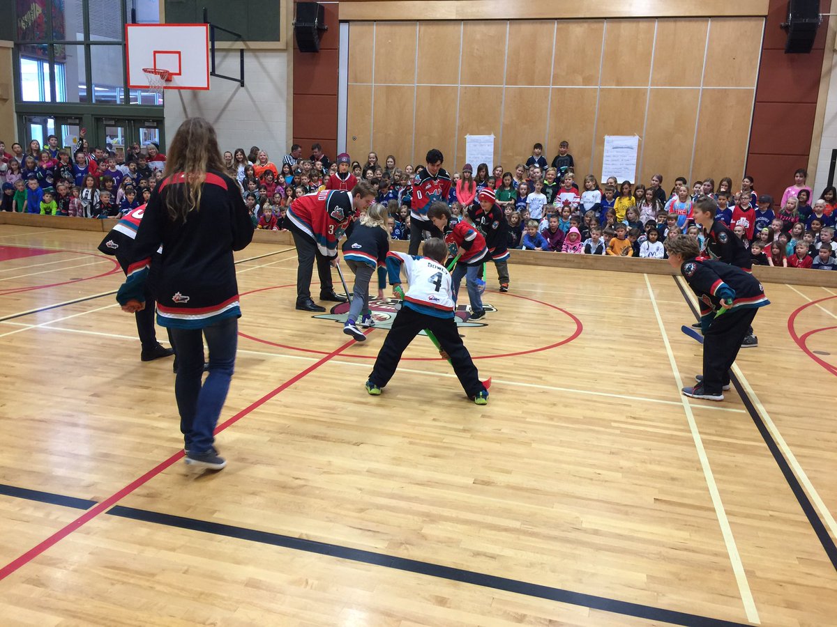 School + community! Thank you <a href="/Kelowna_Rockets/">X - Kelowna Rockets</a> for supporting #unplug&amp;play and #FamilyLiteracyWeek #cle <a href="/SD23News/">Central Okanagan Public Schools</a> <a href="/KelownaNow/">KelownaNow</a>