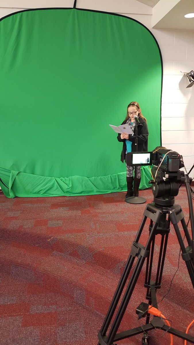 StacieLynn2000's tweet photo. Our awesome 3rd grd recording their original stories...next step video editing! #lbteach https://t.co/8e3ZHPcCzo