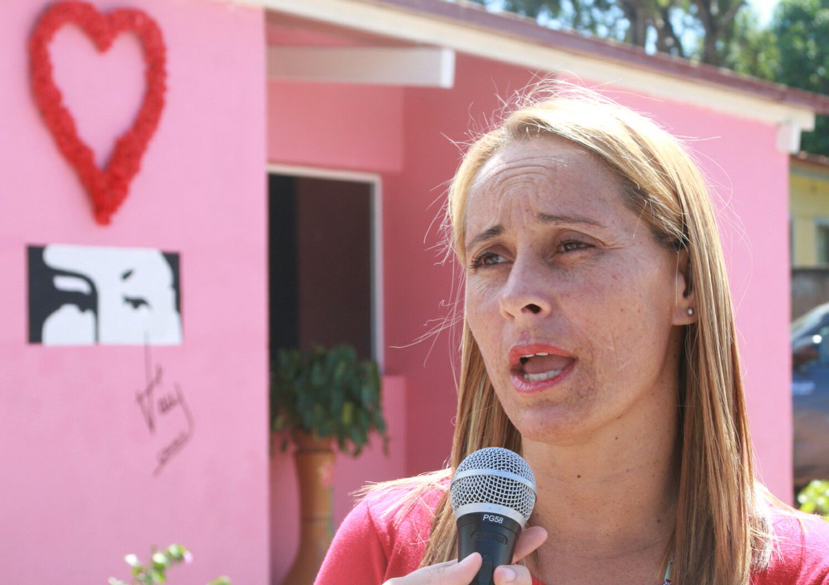 CarlosMataCMF's tweet photo. Entregamos 25 nuevos hogares en #NuevaEsparta hoy en jueves de vivienda, en sectores de los mun Marcano y Díaz #PalanteConChavezYZamora https://t.co/h0coUs6J6i