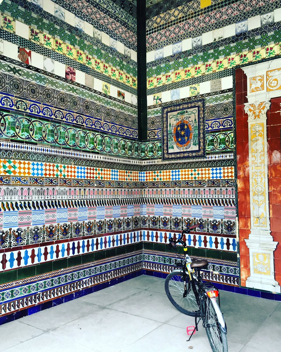 thefizzyrascal's tweet photo. Wishing I was still exploring #Seville by bike π΄πΌ #throwback #tbt #cycling #tiles #ihavethisthingwithtiles #thefizzyrascal https://t.co/ATXNGETmNX