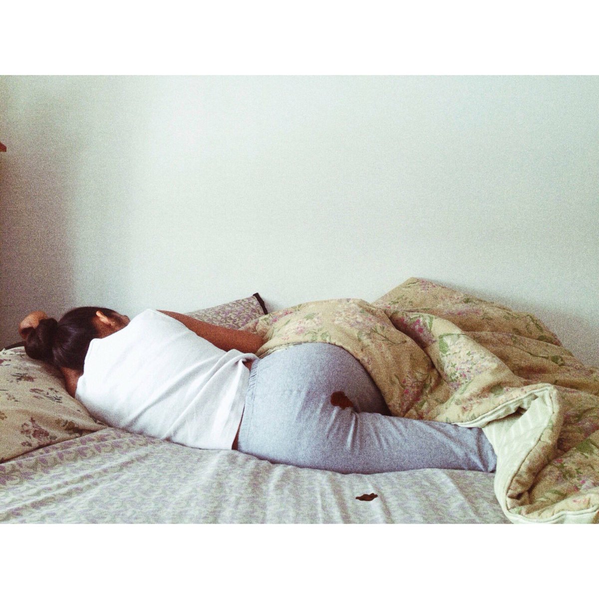 ProjectFEM2016's tweet photo. #Women Have Periods and It's Time to Talk About It 👉🏽https://t.co/oi7VGtwVTU ft. @rupikaur_ #ProjectFEM #socialchange #empowerment #feminism https://t.co/Eg40i6dmwr