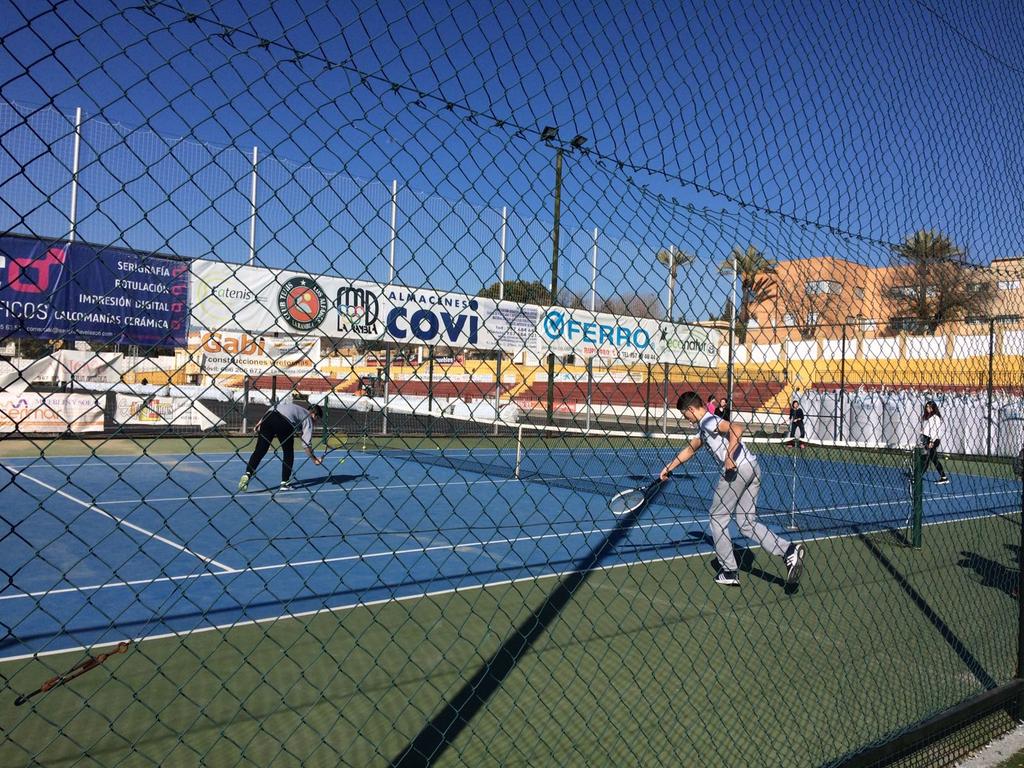 eftiernogalvan's tweet photo. Esta semana nuestros"monitores" semanales nos han enseñado pádel y tenis, hemos disfrutado y aprendido mucho!✌ #ef4b https://t.co/5zpu3pFYja