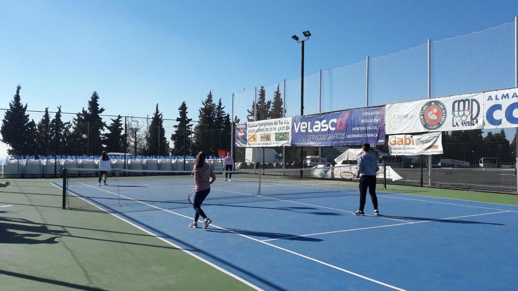 eftiernogalvan's tweet photo. Esta semana nuestros"monitores" semanales nos han enseñado pádel y tenis, hemos disfrutado y aprendido mucho!✌ #ef4b https://t.co/5zpu3pFYja