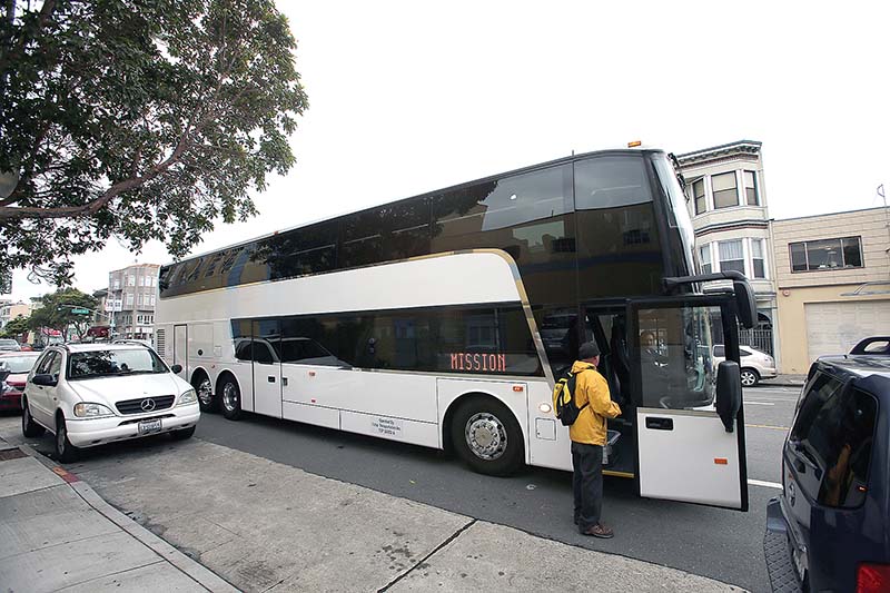 sfexaminer's tweet image. Petition launched to reduce size of commuter buses, change routes bit.ly/2kq1gvF