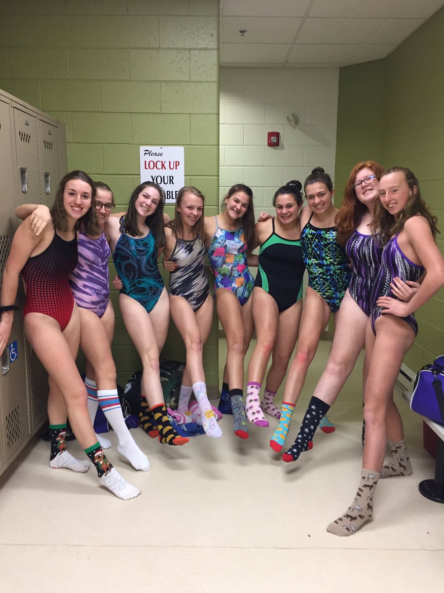 paupackswim's tweet photo. Some of the ladies spicing up a Thursday practice!🏊🏻‍♀️💜 #socksinthewater https://t.co/QIFgL36Z04