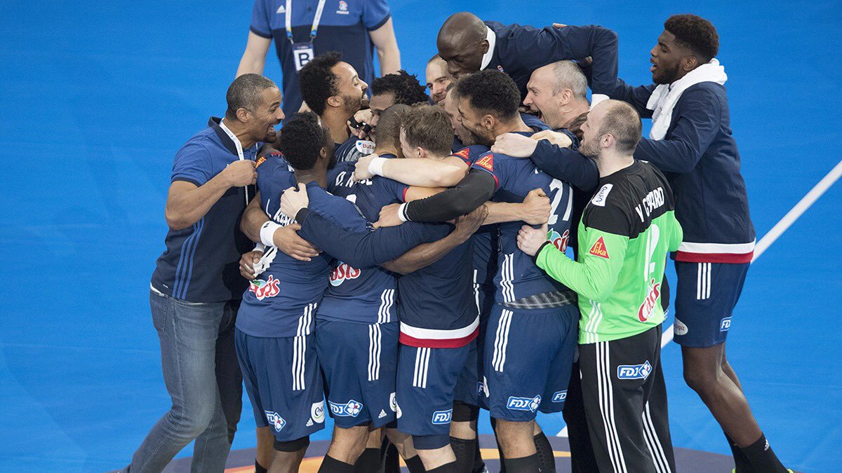En finale!!! Victoire contre la Slovénie! Merci à tous! #Handball2017 #heretocreate