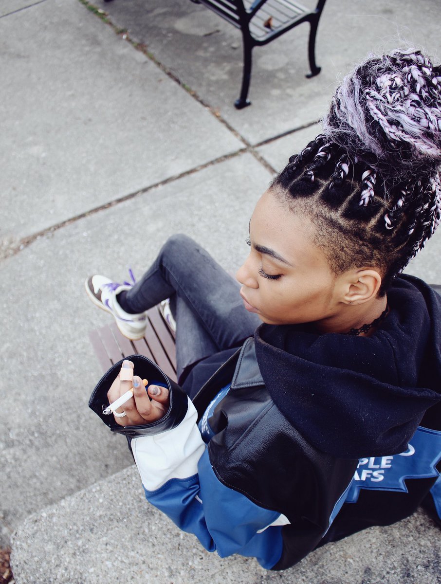 KKEYx's tweet photo. that natural contour tho 👀 https://t.co/vXzhE5xIja
